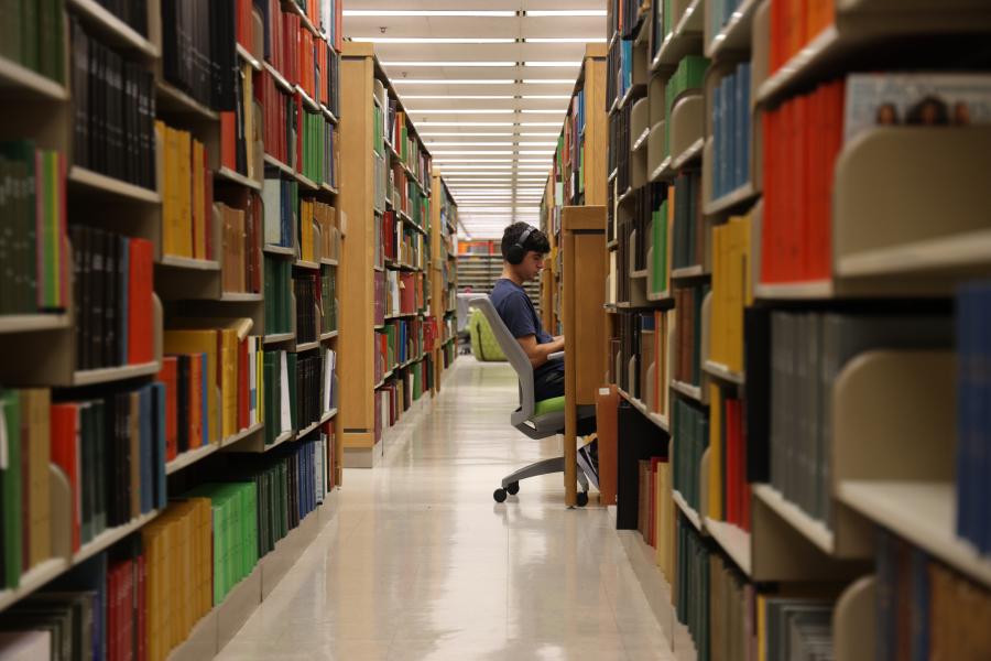 Baylor library book stacks