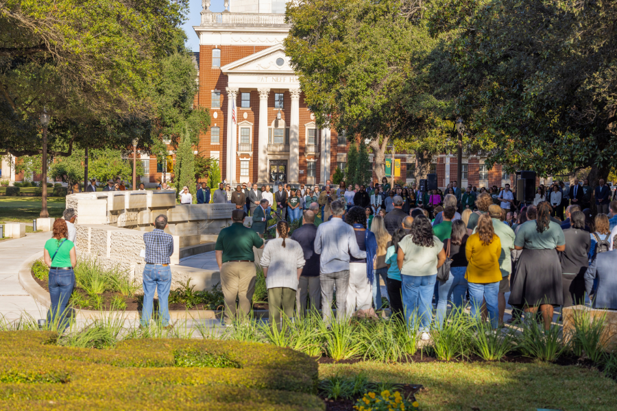 A crowd gathers at the dedication of the Memorial to Enslaved Persons on Baylor University's campus